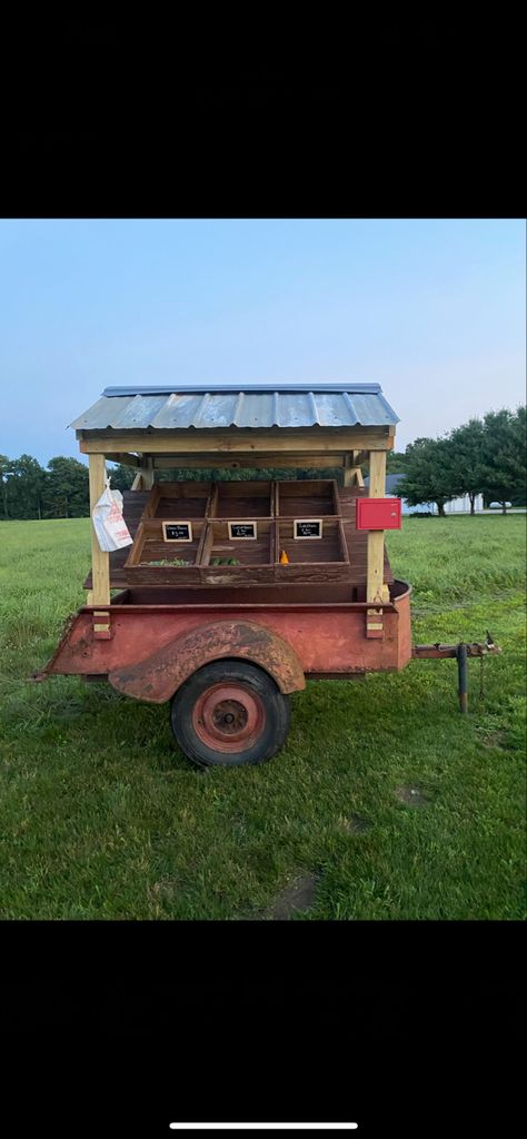 Truck Bed Farm Stand, Trailer Farm Stand, Parlor Ideas, Truck Bed Trailer, Canning Garden, Vegetable Flowers, Farming Animals, Forest Gardens, Roadside Stand