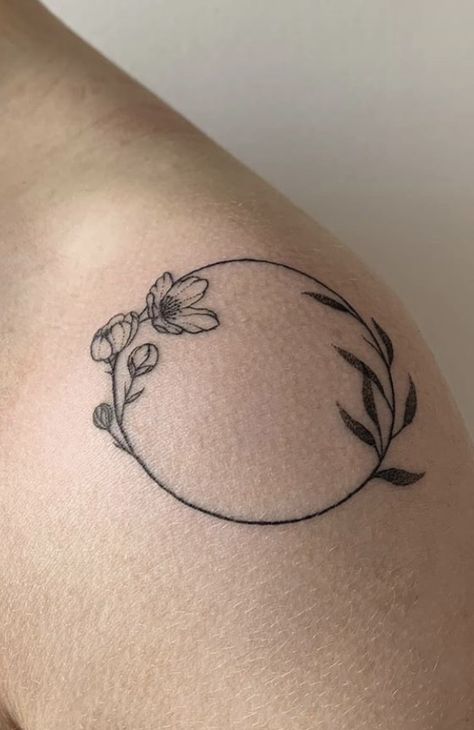 Small Circle Tattoo, Circle Of Life Tattoo, Circle Tattoo Design, Round Tattoo, Circle Tattoo, D Tattoo, Birth Flower Tattoos, Daughter Tattoos, Mother Daughter Tattoos