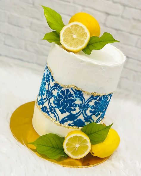 Simple And Elegant Cake, Food Galaxy, Lemon Birthday Cakes, Lemon Themed Party, Lemon Themed Bridal Shower, Mums Birthday, Rustic Dessert, 50th Cake, Elegant Cake