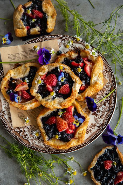 Summer Berry Mini Galettes Fruit Pie Filling, Frangipane Tart, Flat Cakes, Summer Sweets, Bacon Quiche, Fruit Filling, Fruit Pie, Summer Berries, Flaky Crust