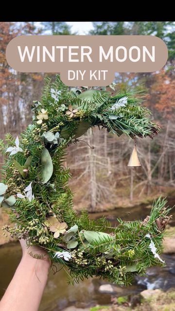 Moon Wreath Christmas, Winter Solstice Wreath Diy, Christmas Moon Wreath, Moon Christmas Wreath, Diy Moon Wreath, Crescent Moon Wreath Diy, Nature Crafting, Crescent Moon Wreath, Moon Wreath