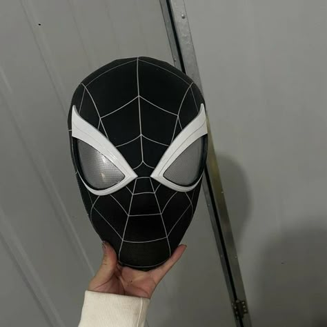 Spiderman Mask Design, Spidersona Mask, Black Spiderman Mask, Spiderman Lenses, Mascaras Aesthetic, Masquerade Mask Drawing, Spider Mask, Spider Man Mask, Venom Spiderman