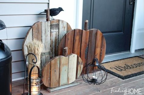 Large outdoor wooden pumpkins Pallet Pumpkin, Rustic Pumpkin, Into The Wood, Wooden Pumpkins, Wood Pumpkins, Fall Deco, Pallet Crafts, Fall Crafts Diy, Into The Woods