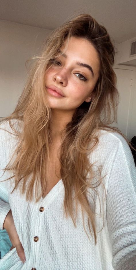 Cameron Hair, Camila Morrone, Madelyn Cline, Charlotte Gainsbourg, Hair Inspo Color, Girl Crushes, Outer Banks, Pretty Face, Hair Goals