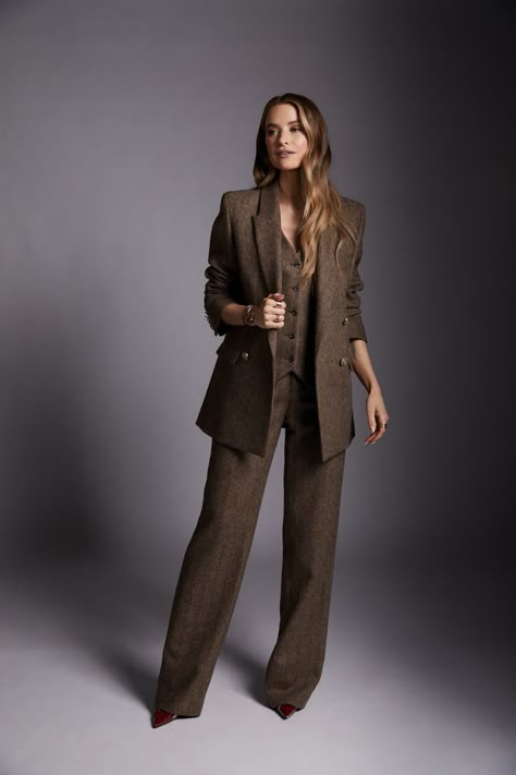 Brown Work Outfits, Suit Inspo Women, Brown Suit For Women, Brown Suit Women's, Dressing Gown Aesthetic, Lady In Suit, Women Suits Business, Victoria Magrath, Miranda Hobbes