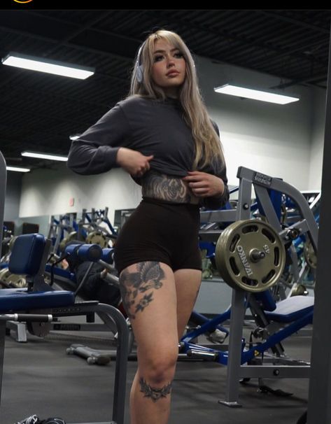 Tattooed Aesthetic, Iced Coffee Chocolate, Influencer Goals, Success Is A Decision, Muscles And Tattoos, Gym Pose, Biker Chick Style, Jane Lane, Gym Outfit Inspo