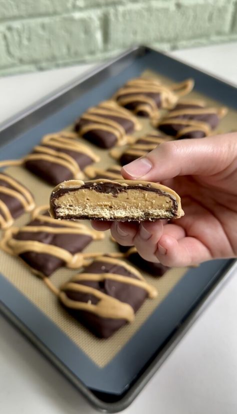 Buckeye Graham Crackers Cookie Dough Bark, Buckeye Cookies, Chocolate Covered Graham Crackers, Buckeyes Recipe, Graham Cracker Recipes, Graham Cracker Cookies, Homemade Graham Crackers, Chocolate Graham Crackers, Candy Recipes Homemade