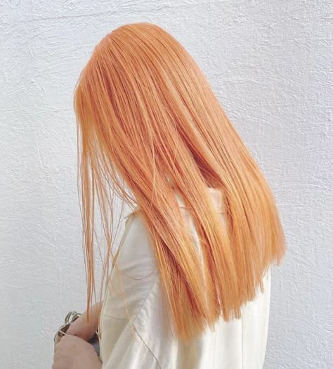 Light Orange Hair Color, Blond Orange Hair, Salmon Hair Color, Light Orange Hair, Pastel Orange Hair, Orange Blonde, Cheveux Oranges, Hair Color Orange, Peach Hair