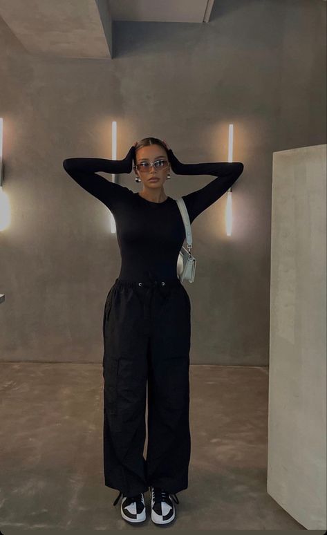 Crop Top Cargo Pants, Longsleeves Outfit, Long Sleeve Outfit Women, Top Cargo Pants, Outfits Dr, All Pins, Chubby Fashion, Cargo Pants Outfit, Style 2023