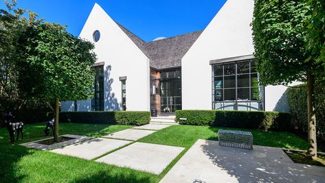 This serene gated compound in the heart of Southampton village is modern rusticity at its finest. Shingle Roof, Grey Exterior, Luxe Interiors, Farmhouse Exterior, Exterior Wood, The Ranch, Southampton, Large Windows, Modern Interior Design