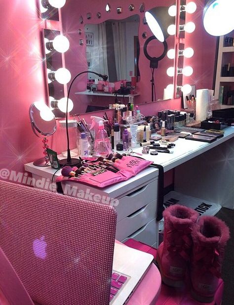 Www.makeupbymindie.com Y2k Vanity Ideas, Y2k Salon, Bedroom With Vanity, Pink Y2k Room, Y2k Desk, Y2k Bedroom Ideas, 2000s Trashy Y2k, Y2k Vanity, Mcbling Room