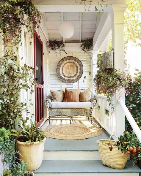 Long Narrow Porch decor ideas — Hausmatter Country Verandah, Pelmet Ideas, Cottage Porch, Decor Shabby Chic, Casa Vintage, Inspire Me Home Decor, Sunrooms, Front Porch Ideas, Front Porch Decorating