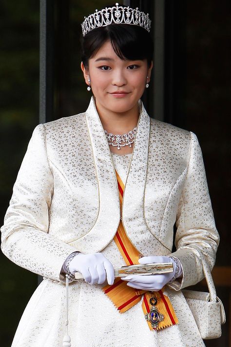 Japan's Princess Mako Giving up Her Royal Status for Love Princess Mako, Princesa Anne, Princesa Margaret, Princesa Elizabeth, Japanese Princess, Elvis Presley Graceland, Royal Tiaras, Imperial Palace, Lisa Marie Presley