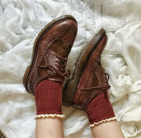 Cottage Core Shoes, Vintage Academia, Academia Outfits, Cottagecore Outfits, Lily Evans, Brown Shoes, Look Vintage, Pretty Shoes, Dream Clothes