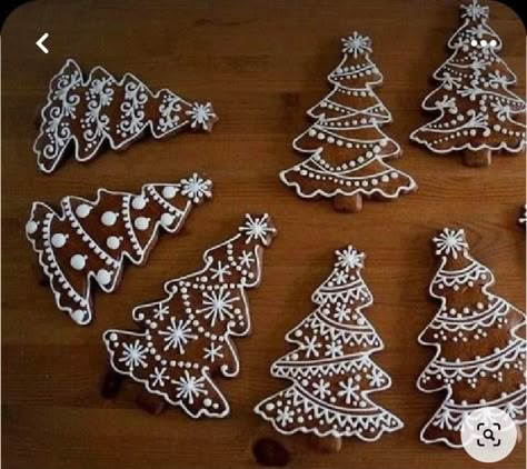 Tree Gingerbread Cookies, Christmas Tree Gingerbread Cookies, Gingerbread Christmas Tree Cookies, Gingerbread Tree Ideas, Gingerbread Cookies Decorated Ideas, Christmas Tree Cookies Decorated, Gingerbread Cookie Designs, Gingerbread Tree Cookies, Gingerbread Trees