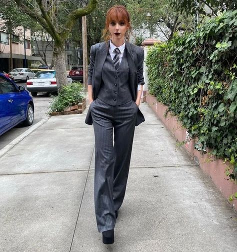 girls in ties on Instagram: "#tie ,#corbata ,#beautyintie" Women’s Tie, Girls Wearing Ties, Girls In Ties, Tie Outfit, Fabulous Women, Women Wearing Ties, My Interests, Need Money, Professional Fashion