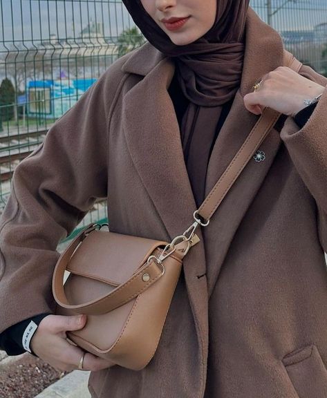 Brown Coat Outfit Hijab, Brown Outfit Aesthetic Hijab, Brown Outfit Aesthetic, Brown Coat Outfit, Brown Hijab, Brown Outfit, Outfit Hijab, Brown Coat, Coat Outfits