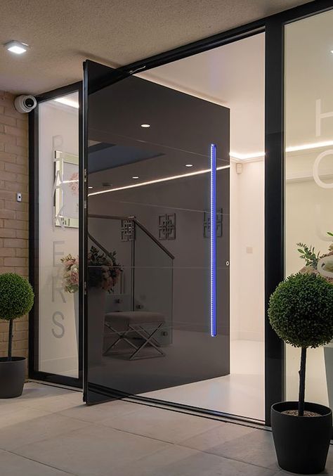 Glass Entry Door Modern, Glass Pivot Front Door, Pivot Doors Entry Modern, Modern Glass Front Door, Glass Door Entrance, Modern Pivot Door, Pivot Doors Entry, Pivot Glass Door, Pivot Door Design