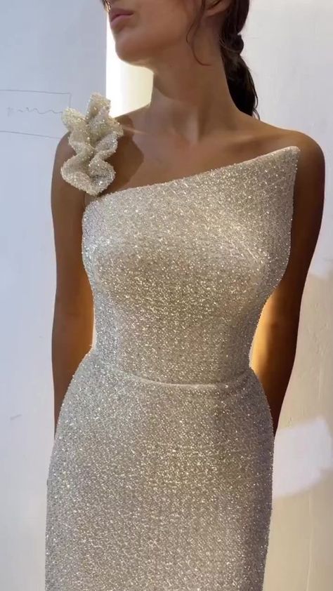 Ghana Wedding, Edgy Fashion Outfits, Glam Dress, Soiree Dress, Dresses Formal Elegant, Elegant Party Dresses, Grad Dresses, Glam Dresses, Long Gown