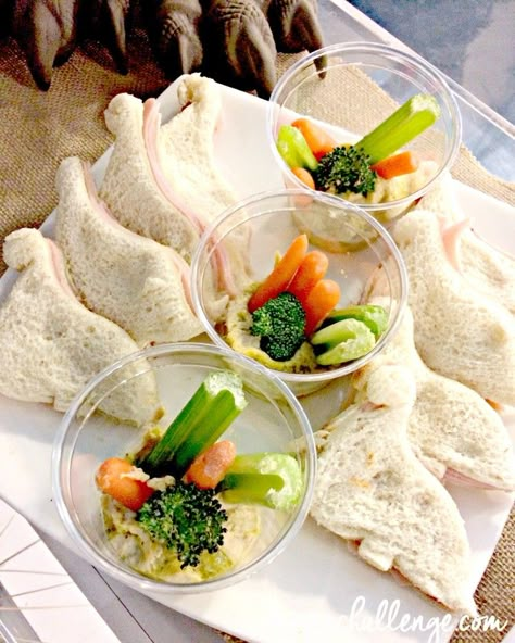 Herbivore Veggie Cups with Hummus and Dino Sandwiches with ham, cheese and bread. Dinosaur Sandwich Ideas, Dino Tea Party, Dino Breakfast, Dino Sandwich, Fun Dinners For Kids, Dinosaur Party Ideas, Dinosaur Party Food, Dino Birthday Cake