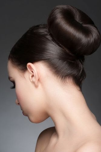 Donut Bun Hairstyles, Elegance Hair, Easy Trendy Hairstyles, Hair In A Bun, Hair Donut, Chignon Bun, Elegant Bun, Big Bun Hair, Haute Hair