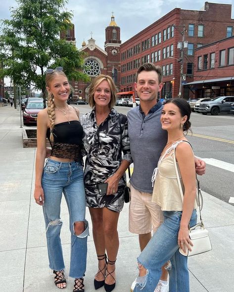 Kelly Hyland, Dance Moms Abby, Dance Moms Maddie, Dance Moms Cast, Paige Hyland, Ariana Madix, Girls Together, Reality Tv Stars, Tiny Dancer