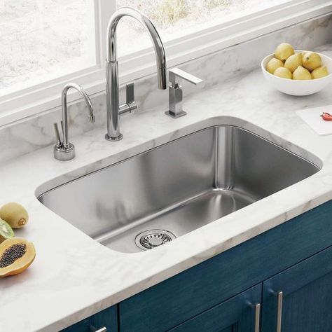 The Kubus Single Bowl Undermount Kitchen Sink is a modern twist on the classic kitchen sink. Kitchen Sink Remodel, Kitchen Restoration, Kitchen Sink Ideas, Sink And Faucet, Best Kitchen Sinks, Modern Kitchen Sinks, Metal Sink, Artificial Marble, Sink Ideas