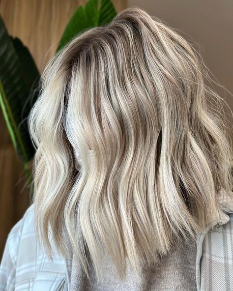 Bright Blonde Highlights Short Hair, Short Blonde Hair Root Smudge, Solid Blonde With Shadow Root, Blonde Hair Smudged Roots, Short Dimensional Blonde, Smudge Root Blonde Short Hair, Dimensional Blonde Short Hair, Icy Blonde With Shadow Root, Dark Root Smudge Blonde