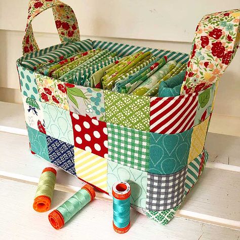 One Hour Basket Sews Up in a Snap - Quilting Digest Craft Room Organisation, Storage Pods, Fabric Basket Tutorial, Quilting Digest, Fabric Bowl, Room Organisation, Sewing Storage, Fabric Storage Baskets, Small Sewing