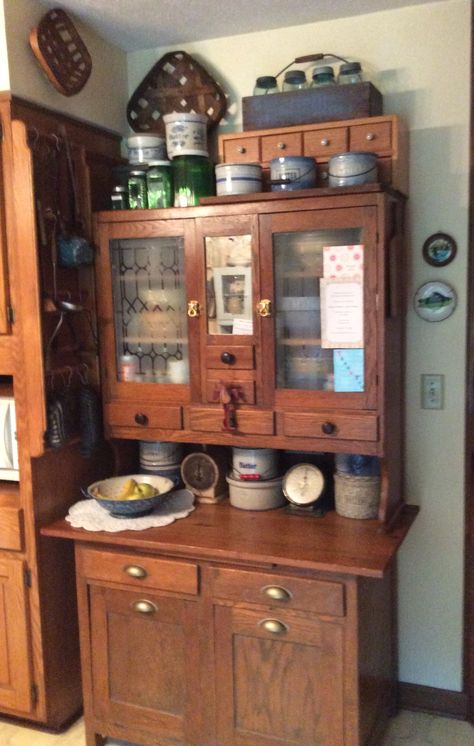 Colonial Primitive Decor, Country Cupboard, Hoosier Cabinets, Primitive Furniture, American Folk Art, Farmhouse Kitchen Decor, Tea Shop, Kitchen Pantry, Country Kitchen