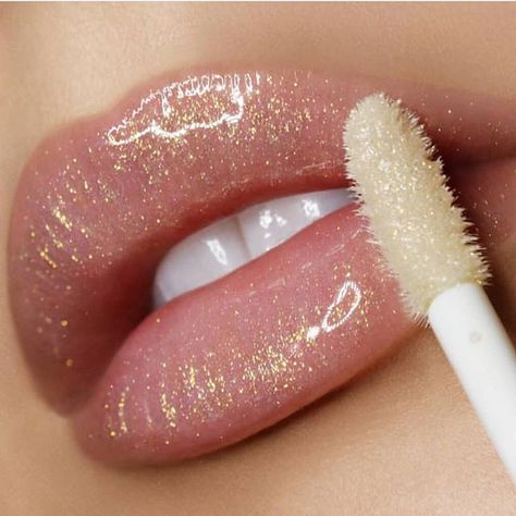 Gorgeous lipstick lip makeup ideas - Nude glitter lipstick #lipmakeup #makeup #lips Pretty Lipstick Colors, Stain Lipstick, Kristina Webb, Peach Lipstick, Glitter Lipstick, Best Lip Gloss, Beautiful Lipstick, Linda Hallberg, Lip Gloss Colors