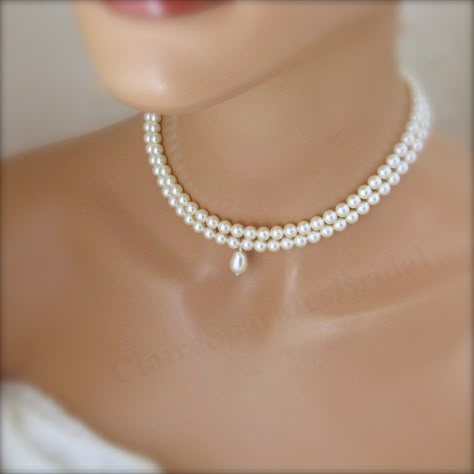 Choker Necklace Wedding, Delicate Pearl Earrings, White Pearl Choker, Wedding Choker Necklace, Bridal Pearl Necklace, Motifs Perler, Pearl Necklace Wedding, Pearl Jewelry Wedding, Magazine Issue