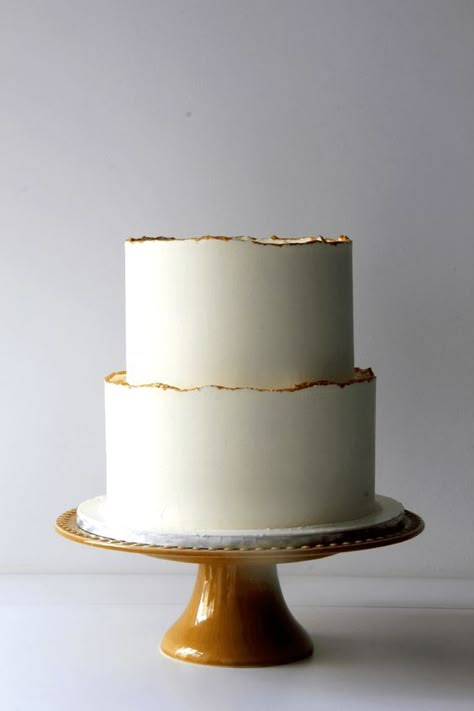 Small Modern Wedding Cake, Square Wedding Cakes, Gorgeous Wedding Cake, Simple Wedding Cake, Engagement Cakes, Gold Cake, Gold Wedding Cake, Elegant Wedding Cakes, Cake Board