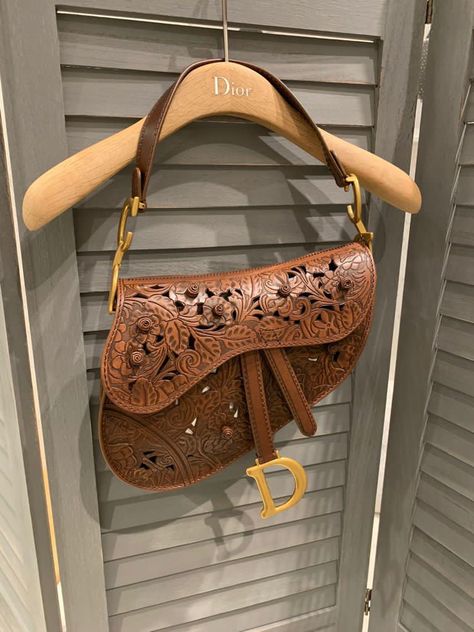 Vintage Designer Bags, Expensive Bag, Dior Saddle, Handbag Heaven, Fancy Bags, Pretty Bags, Saddle Bag, Vintage Designer, Cute Bags