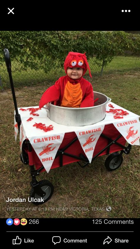 Wagon Floats Ideas Kids, Kids Parade Floats, Wagon Halloween Costumes, Wagon Floats, Wagon Costume, Mardi Gras Parade Float, Mardi Gras Kid, Mardi Gras Float, Kids Wagon