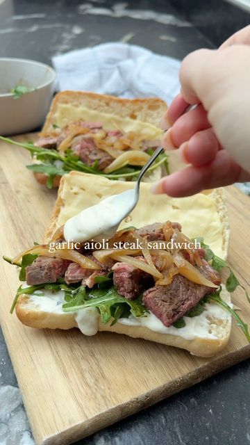 Garlic Sauce For Steak, Garlic Aioli Sauce, Ciabatta Rolls, Steak Sandwich Recipes, Aioli Sauce, Garlic Aioli, Steak Sandwich, Quick And Easy Dinner, Juicy Steak