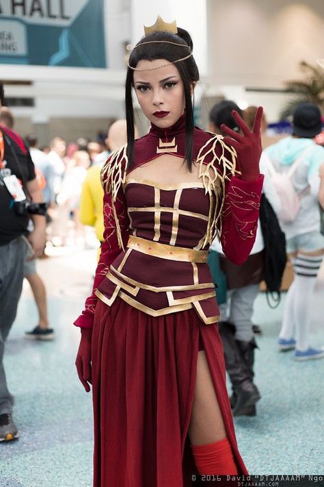 Azula (Avatar) #cosplay | Anime Expo 2016. More costume and cosplay sewing: http://www.japanesesewingpatterns.com/reviews/cosplay/2015/09/30/cosplay-costume-sewing-patterns-review.html Azula Inspired Outfit, Azula Cosplay, Airbender Cosplay, Azula Avatar, Avatar Cosplay, Hallowen Costume, Anime Expo, Cosplay Tips, Cosplay Characters