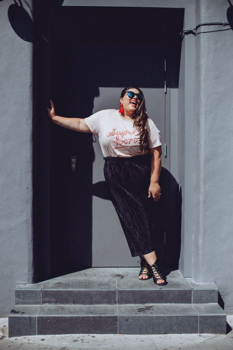 Plus Size Fotografie, Plus Size Photography, How To Pose For Pictures, Body Positive Fashion, Plus Size Posing, Branding Photoshoot Inspiration, I Don't Always, Foto Poses, Best Photo Poses