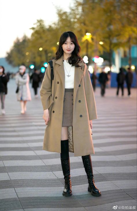 Asian Trench Coat Outfit, Spring Outfits Korea, China Street Fashion, China Street, Trip Outfit, Trench Coat Outfit, Grey Trench Coat, A Love So Beautiful, Trip Outfits