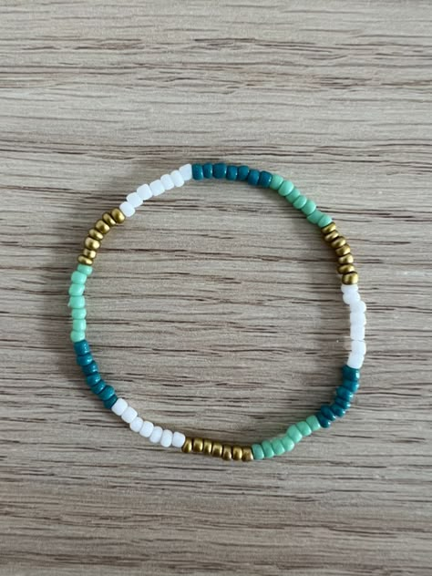 2mm Glass Bead Bracelets, Bracelet Ideas Seed Beads Simple, Small Seed Bead Bracelet, Tiny Glass Bead Bracelet Ideas, Bracelet Ideas With Small Beads, Small Beaded Bracelets Ideas, Small Glass Bead Bracelet Ideas, Tiny Bead Bracelet Ideas, Bracelet Ideas Glass Beads