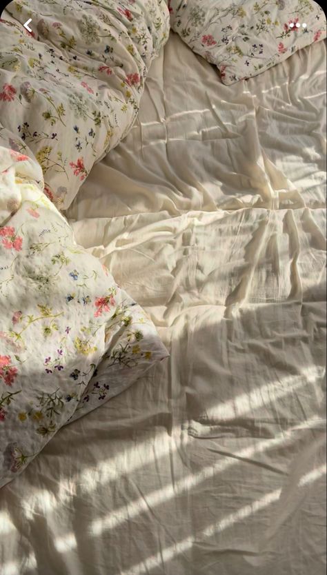 Cottage Core Bedding, Floral Bedsheets, Bedding Aesthetic, Spring Bedroom, Princess Bed, Early Mornings, Cottage Bedroom, Floral Bedding, Cute Bedroom