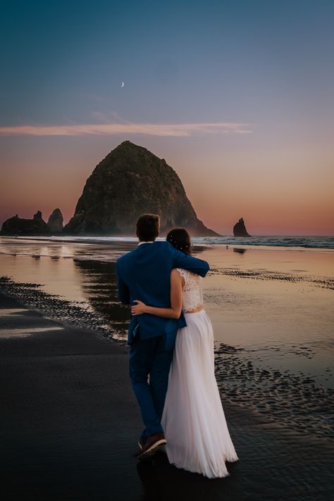 Haystack Rock is an iconic location for a reason! When on the Oregon Coast for your elopement - do not miss sunset! This Canon Beach elopement on the Oregon Coast ended with a beautiful sunset. Photos by @myrtlecreativeco Canon Beach Oregon Wedding, Beach Micro Wedding, Canon Beach Oregon, Canon Beach, Oregon Coast Elopement, Haystack Rock, Coast Elopement, Oregon Elopement, Cannon Beach Oregon