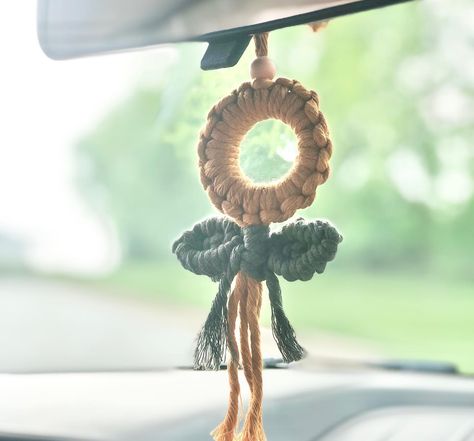 Which flower would you “pick” to be your new car charm diffuser? Let me know the color in the comments! Macrame Sunflower, Macrame Car Charm, Macrame Flower, Macrame Thread, Flower Car, Springfield Mo, Macrame Design, Car Charms, New Car