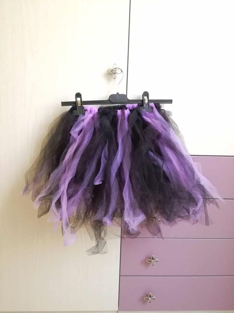 #Gonna di #Halloween per bambina: #tutorial per realizzarla #craft #womoms #costume Halloween Tulle Skirt, Cute Halloween Tulle Tutu Dress, Witch Tutu Dress, Halloween Tulle Tutu Dress, Pink Halloween Party Tutu Dress, Halloween Tulle Tutu Dress For Dress-up, Halloween Cookies, Tulle Skirt, Halloween Costumes