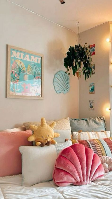 Surf Style Bedroom, Surf Room Decor, Summer Room Decor, Beach Room Decor, Surf Room, Beachy Room, Cute Bedroom Ideas, Girly Room, Preppy Room