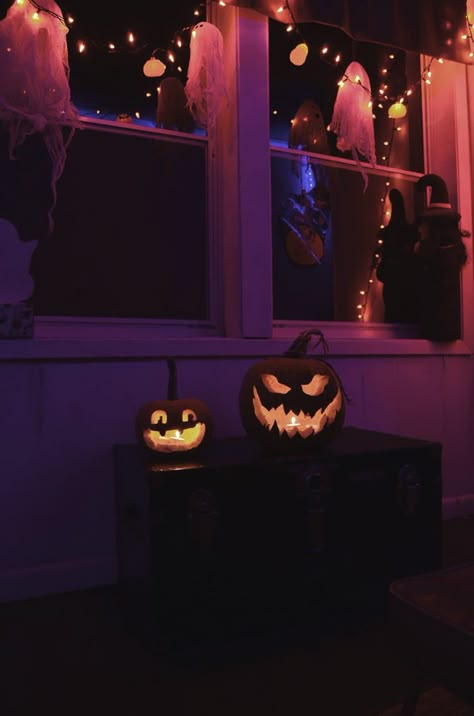 Spooky Images, Halloween Tumblr, Spooky Halloween Pictures, October Aesthetic, Spooky Halloween Food, Spooky Halloween Costumes, Carved Pumpkins, Casa Halloween, Spooky Halloween Party