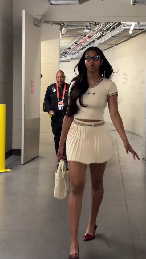 Angel Reese is ready for tonight’s game in Vegas 🎰  #chicagosky #wnba #fashion #angelreese #lasvegas #vegas #aces Wnba Game Outfit, Wnba Women, Angel Reese, Game Outfit, Interracial Love, Wnba, Gaming Clothes, Rappers, Singers