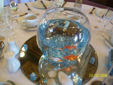 Fish Wedding Centerpieces, Goldfish Centerpiece, Fishbowl Centerpiece, Fish Centerpiece, Fishing Themed Wedding, Beach Centerpieces, Crazy Wedding, Fishing Wedding, Beach Wedding Centerpieces