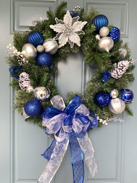 Silver And Blue Christmas Wreath, Blue And Silver Christmas Tree Ideas Simple, Blue And Silver Wreath, Christmas Wreaths Blue, Christmas Blue And Silver, Christmas Decor Blue, Grey Christmas Tree, Blue Christmas Tree Decorations, Colorful Christmas Decorations