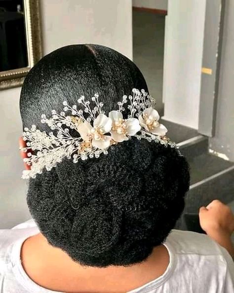 Nigerian Bridal Hairstyles, Afro Buns, Updo Cabello Natural, Hair Bun Design, Afro Hair Bun, Natural Bridal Hair, Black Brides Hairstyles, Bride Hairstyles Updo, Bun Design